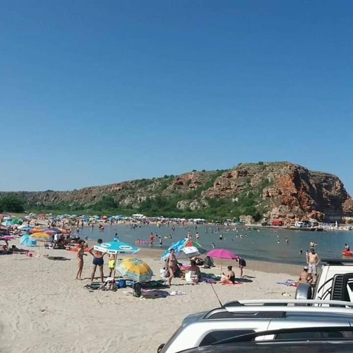 Къща За Гости "Черната Роза" Bŭlgarevo Buitenkant foto