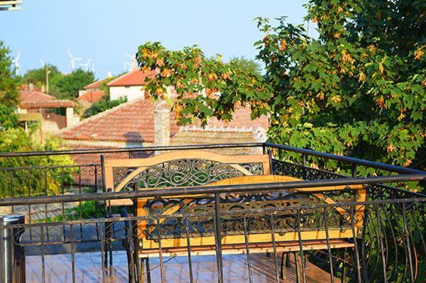Къща За Гости "Черната Роза" Bŭlgarevo Buitenkant foto